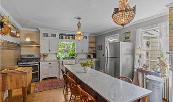 1220 Hope St, Bristol, RI 02809