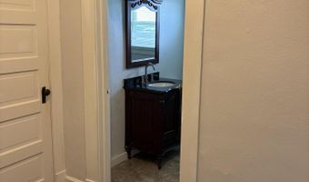 417 S Lincoln Ave, Aurora, MO 65605