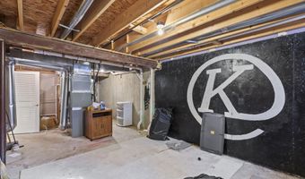 2004 GOLDEN MORNING Dr 30, Bowie, MD 20721