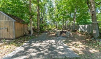 104 Knotty Oak Rd, Coventry, RI 02816