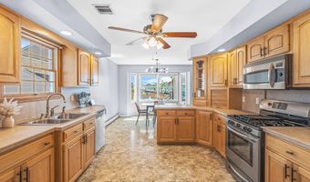 50 Yardarm Ct, Bayville, NJ 08721