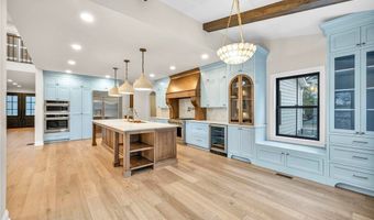 690 Club Dr W, Aurora, OH 44202