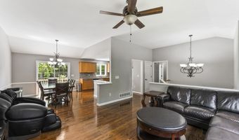 24 Ken Oaks Dr, Danbury, CT 06810