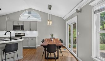 918 Claybend Dr, Ballwin, MO 63011