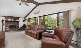 59 Lakewood Dr, Narragansett, RI 02882