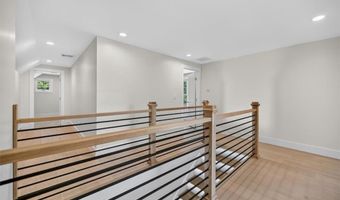 61 Applegate Rd, Cranston, RI 02920