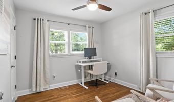 3839 Woodleaf Rd, Charlotte, NC 28205