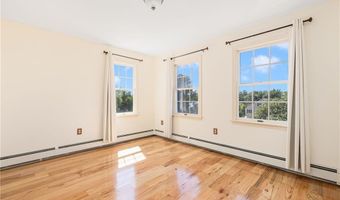 18 J H Dwyer Dr, Middletown, RI 02842
