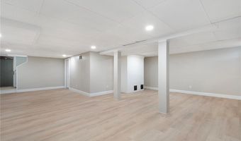 81 Redwood Dr, Cranston, RI 02920