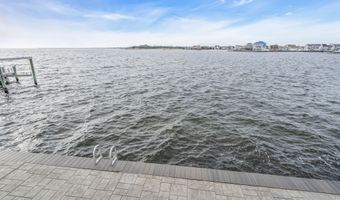 29 Bowsprit Dr, Bayville, NJ 08721