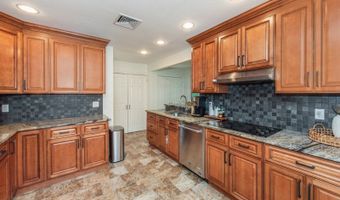18 Evergreen Dr, Bayonne, NJ 07035