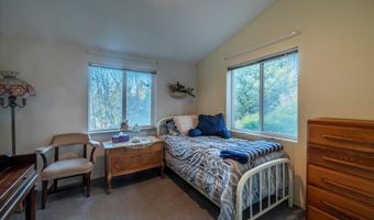 498 KLAMATH Ave SE, Bandon, OR 97411