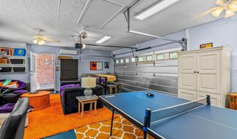 11806 E Arbor Dr, Anchorage, KY 40223