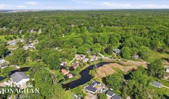 2122 Michigan St, Algonac, MI 48001