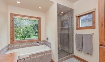 932 Emerald Pines Dr, Arnolds Park, IA 51331