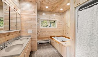 900 South Rd, East Greenwich, RI 02818