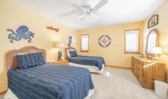 141 8th St, Avalon, NJ 08202