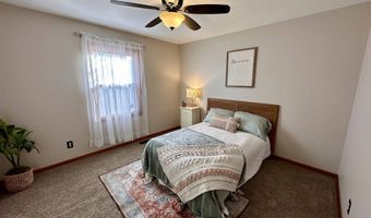 300 Kellogg Ln, Auburn, KS 66402