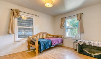 424 E DARWIN St, Athena, OR 97813