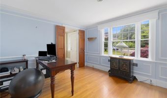 2 Carvin Ct, Warwick, RI 02886