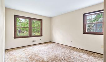 19 Galloping Cir, Belford, NJ 07718