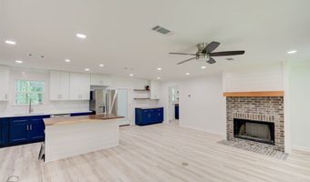 2130 Twin Lake Dr, Benton, LA 71006