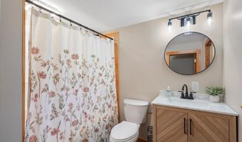 46 Log Cabin Dr, Cambridge, VT 05465