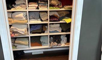 704 Elmwood Pt, Aurora, OH 44202