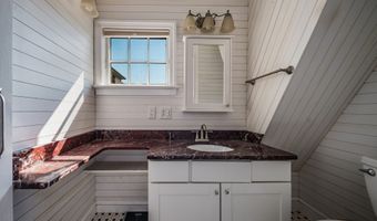 9 First Ave, Branford, CT 06405