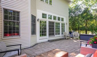 125 Fernwood Dr, East Greenwich, RI 02818