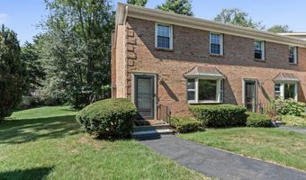 137 Point Of Woods Dr, Albany, NY 12203