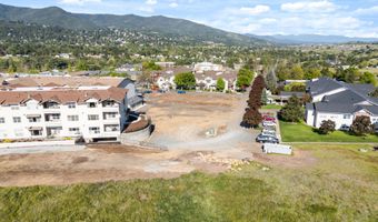 993 Mountain Meadows Dr, Ashland, OR 97520