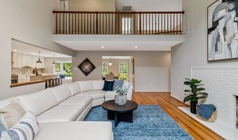 9908 KENTSDALE Dr, Potomac, MD 20854