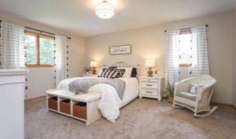 1316 Armstrong Rd NW, Alexandria, MN 56308
