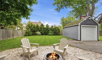 91 Sowams Rd, Barrington, RI 02806