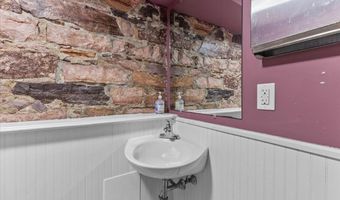 233 Pearl St, Burlington, VT 05401