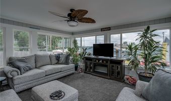 16 Bethune St, Alexandria Bay, NY 13607