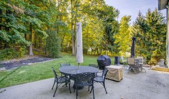 9 Crest Hill Dr, Alloway, NJ 07461