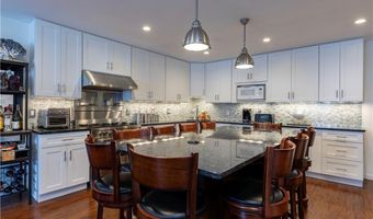 14 Clinton Ave 3, Jamestown, RI 02835
