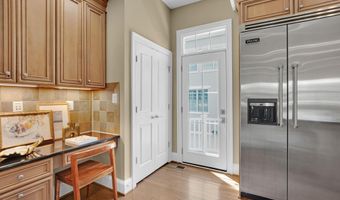 1818 POTOMAC GREENS Dr, Alexandria, VA 22314