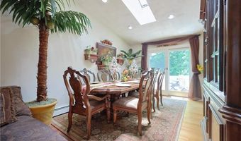 52 Urquhart St, Cranston, RI 02920