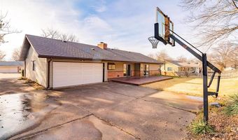 507 Glenmeadow Dr, Ballwin, MO 63011