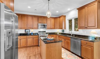 55 Sydney Ct, Atlantic Highlands, NJ 07716