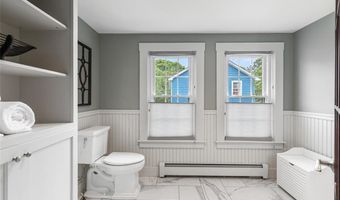 4 Garfield Ave, Bristol, RI 02809