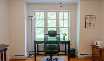 24 Surrey Ln, Falmouth, ME 04105