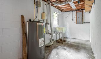 6 Valleywood Ct, Asheville, NC 28803