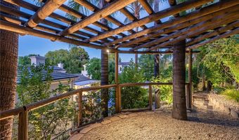 17980 Rancho St, Encino, CA 91316