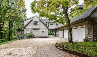 6422 Thompson Pond Dr, Whitmore Lake, MI 48189