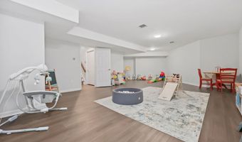 7 Silversmith Dr, Danbury, CT 06811