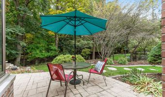 280 RIVER Dr, Appleton, WI 54915